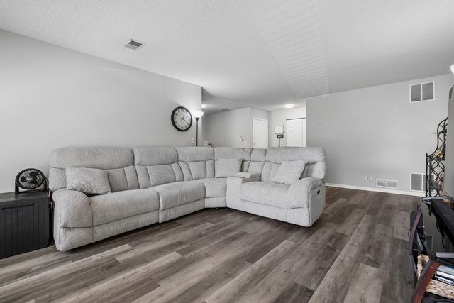 40 W Fern Court 120, Palatine, IL 60067