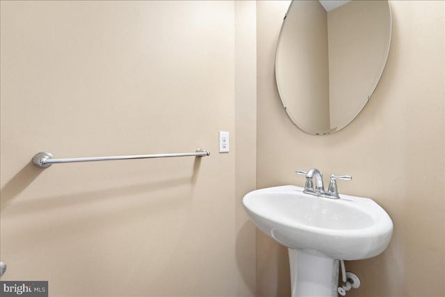 704 VARGA CIR, Florence, NJ 08518