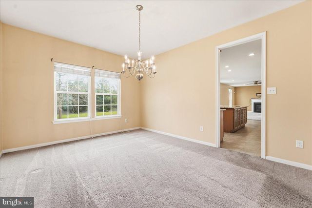 704 VARGA CIR, Florence, NJ 08518