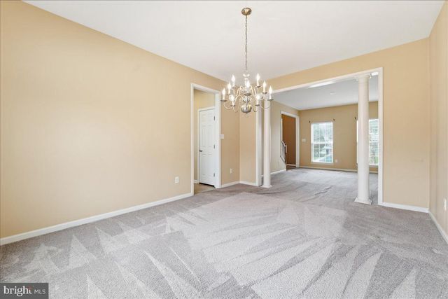 704 VARGA CIR, Florence, NJ 08518
