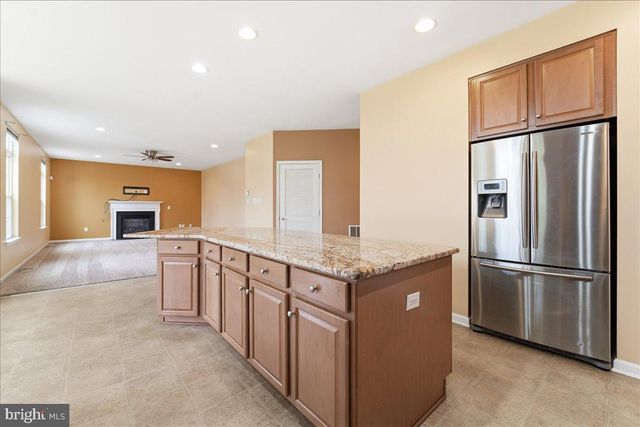 704 VARGA CIR, Florence, NJ 08518