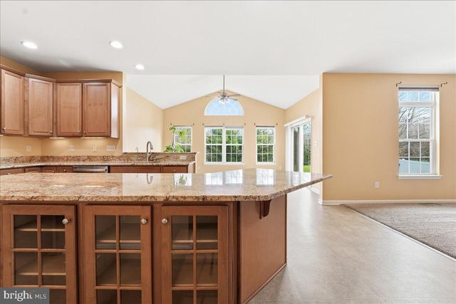 704 VARGA CIR, Florence, NJ 08518