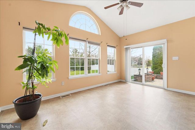 704 VARGA CIR, Florence, NJ 08518