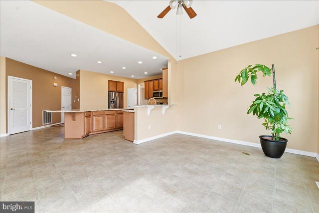 704 VARGA CIR, Florence, NJ 08518