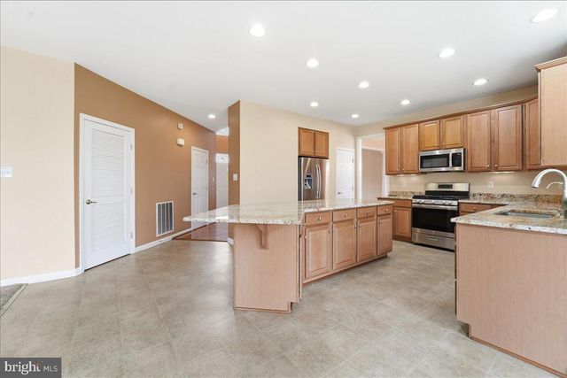 704 VARGA CIR, Florence, NJ 08518