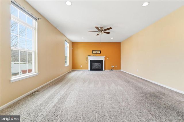 704 VARGA CIR, Florence, NJ 08518