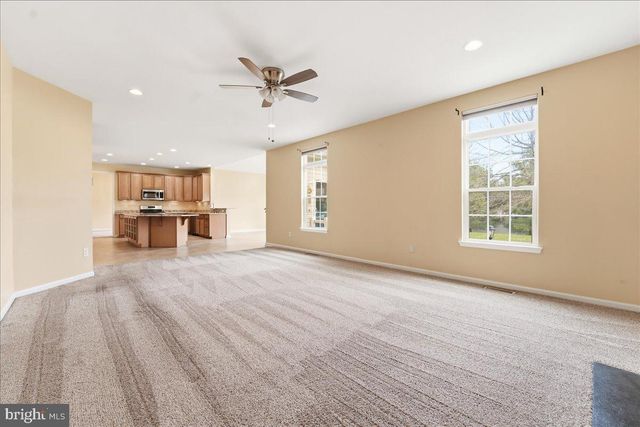 704 VARGA CIR, Florence, NJ 08518
