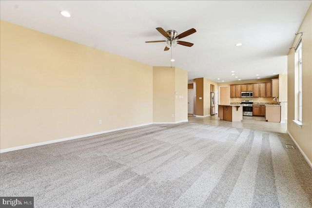 704 VARGA CIR, Florence, NJ 08518