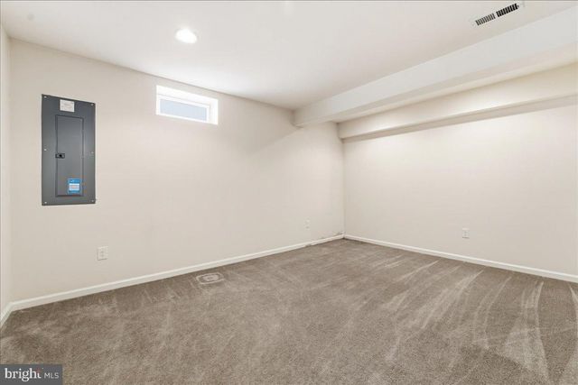 704 VARGA CIR, Florence, NJ 08518