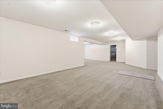 704 VARGA CIR, Florence, NJ 08518