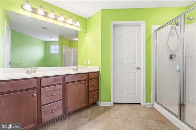 704 VARGA CIR, Florence, NJ 08518