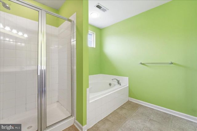 704 VARGA CIR, Florence, NJ 08518