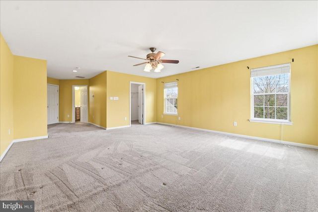 704 VARGA CIR, Florence, NJ 08518