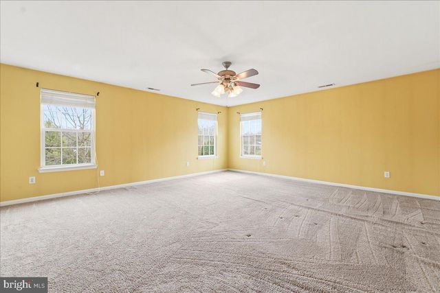 704 VARGA CIR, Florence, NJ 08518