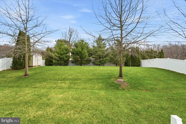 704 VARGA CIR, Florence, NJ 08518