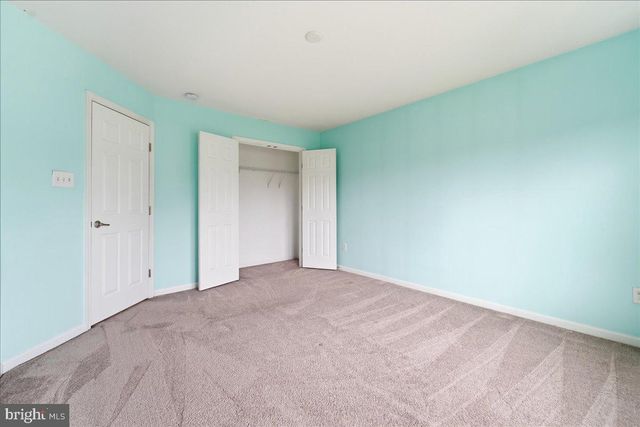 704 VARGA CIR, Florence, NJ 08518