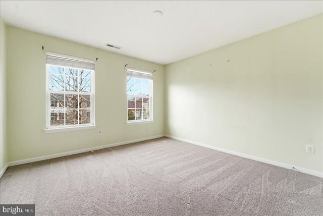 704 VARGA CIR, Florence, NJ 08518