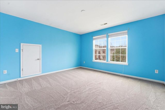704 VARGA CIR, Florence, NJ 08518