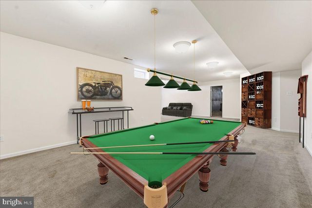 704 VARGA CIR, Florence, NJ 08518