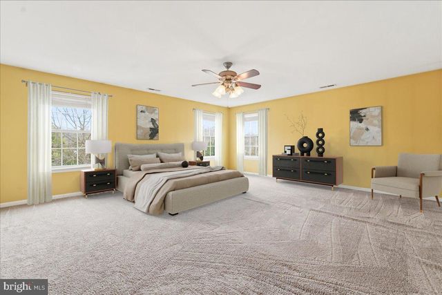 704 VARGA CIR, Florence, NJ 08518