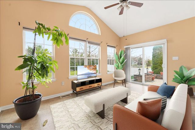 704 VARGA CIR, Florence, NJ 08518