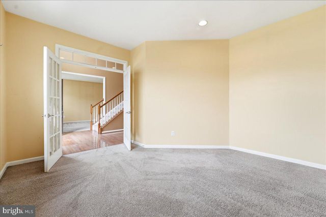 704 VARGA CIR, Florence, NJ 08518
