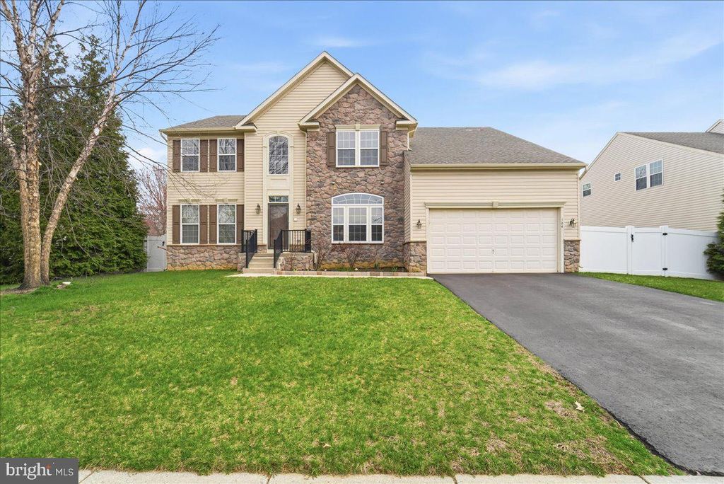 704 VARGA CIR, Florence, NJ 08518