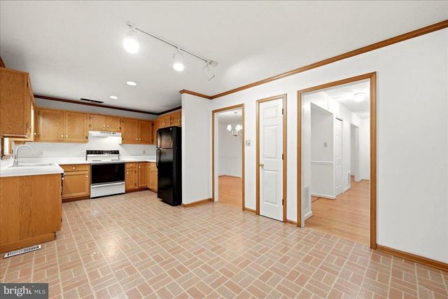 913 ORCHARD HILL DR, Winchester, VA 22601