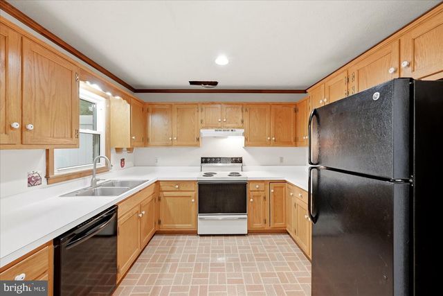 913 ORCHARD HILL DR, Winchester, VA 22601