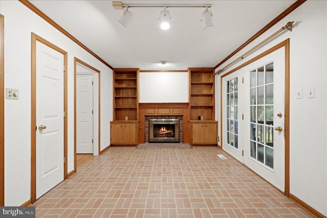 913 ORCHARD HILL DR, Winchester, VA 22601