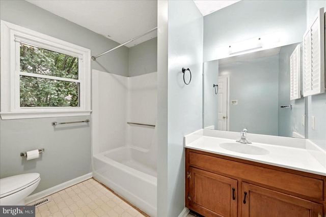 913 ORCHARD HILL DR, Winchester, VA 22601