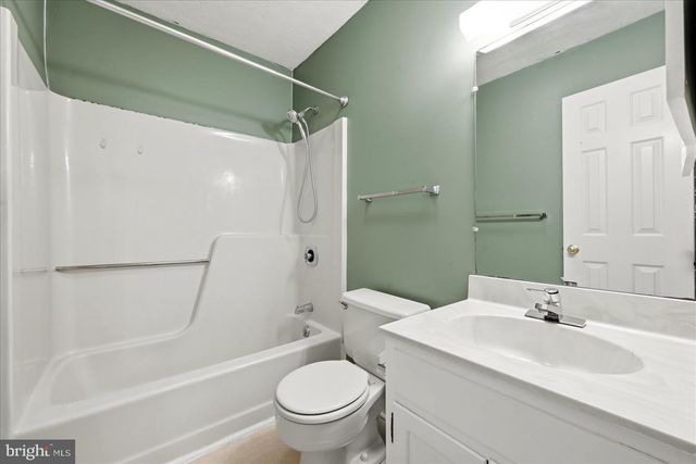 913 ORCHARD HILL DR, Winchester, VA 22601