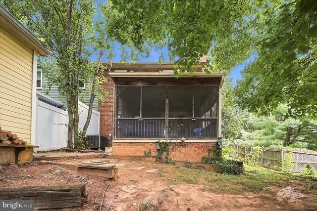 913 ORCHARD HILL DR, Winchester, VA 22601