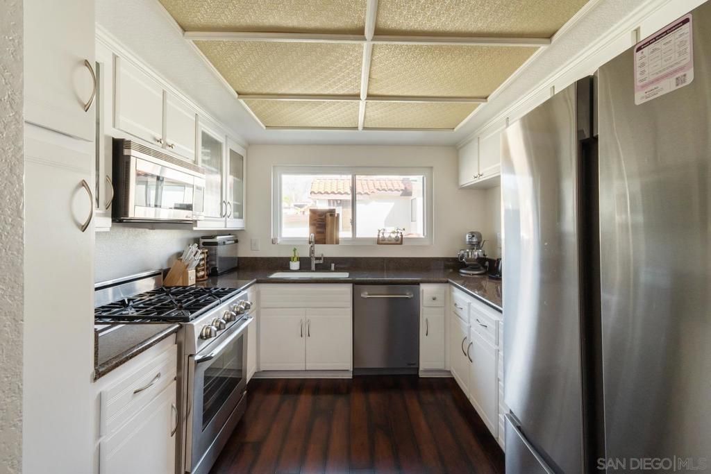 Image 10 of property listing at 895 Connors Ct, Claremont, CA 91711