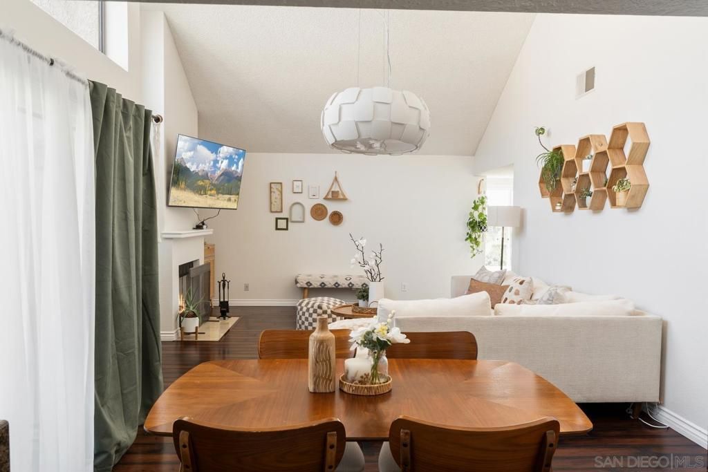 Image 11 of property listing at 895 Connors Ct, Claremont, CA 91711