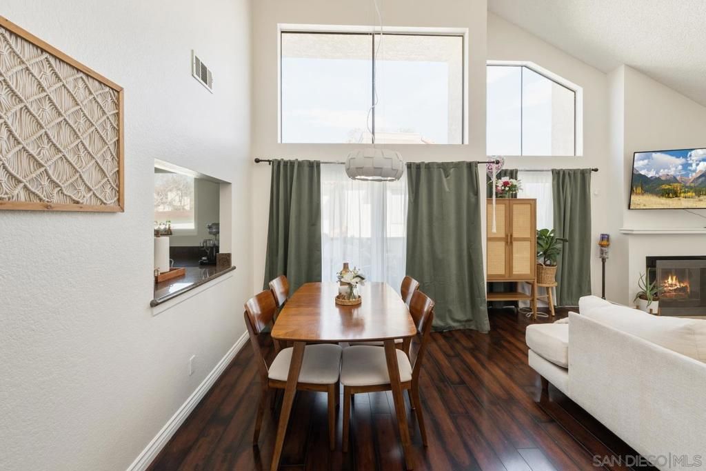 Image 12 of property listing at 895 Connors Ct, Claremont, CA 91711