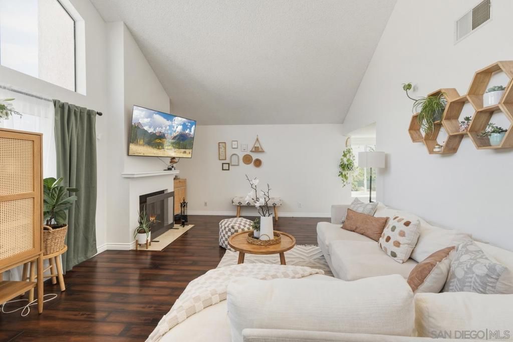 Image 4 of property listing at 895 Connors Ct, Claremont, CA 91711