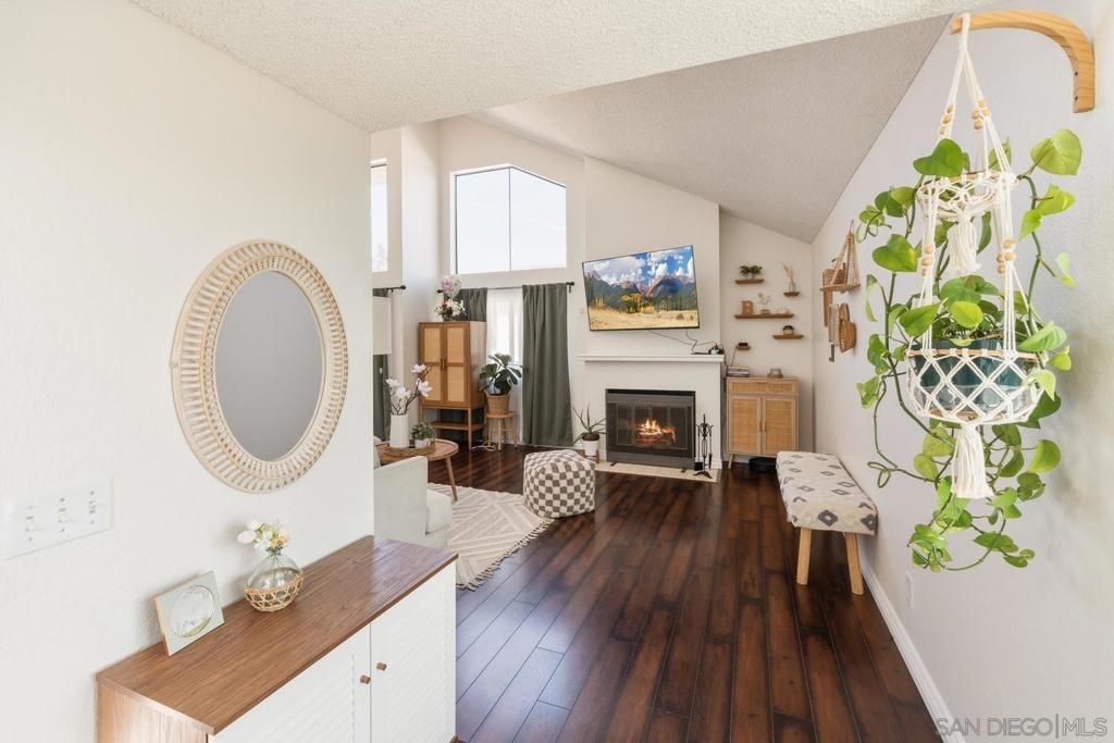 Image 6 of property listing at 895 Connors Ct, Claremont, CA 91711