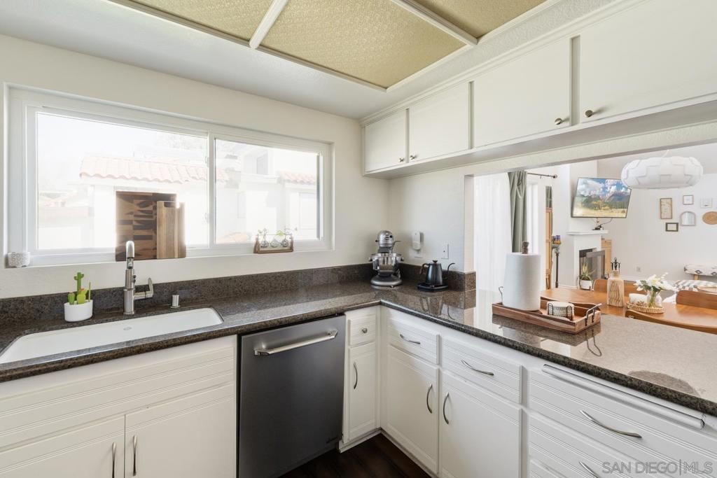 Image 8 of property listing at 895 Connors Ct, Claremont, CA 91711