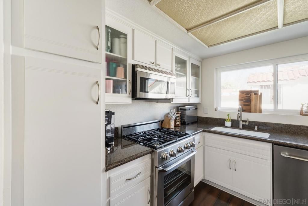 Image 9 of property listing at 895 Connors Ct, Claremont, CA 91711