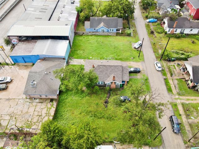 2210 B Brackenridge Street, Houston, TX 77026