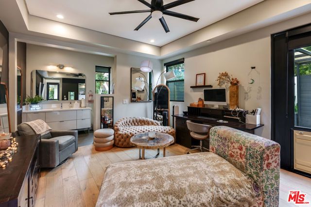 18589 Linnet Street, Tarzana (los Angeles), CA 91356