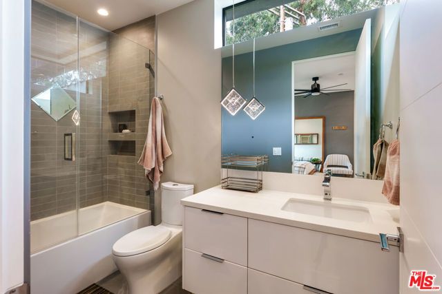 18589 Linnet Street, Tarzana (los Angeles), CA 91356