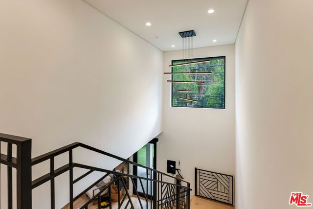 18589 Linnet Street, Tarzana (los Angeles), CA 91356