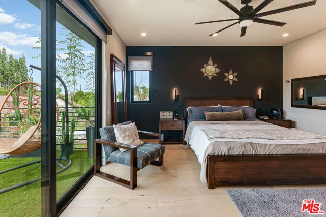 18589 Linnet Street, Tarzana (los Angeles), CA 91356