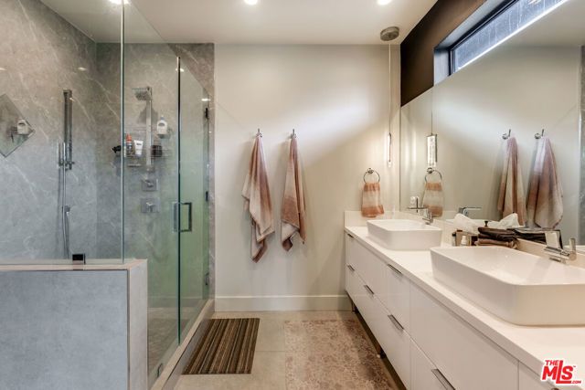 18589 Linnet Street, Tarzana (los Angeles), CA 91356