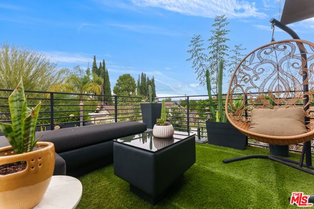 18589 Linnet Street, Tarzana (los Angeles), CA 91356