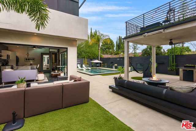 18589 Linnet Street, Tarzana (los Angeles), CA 91356