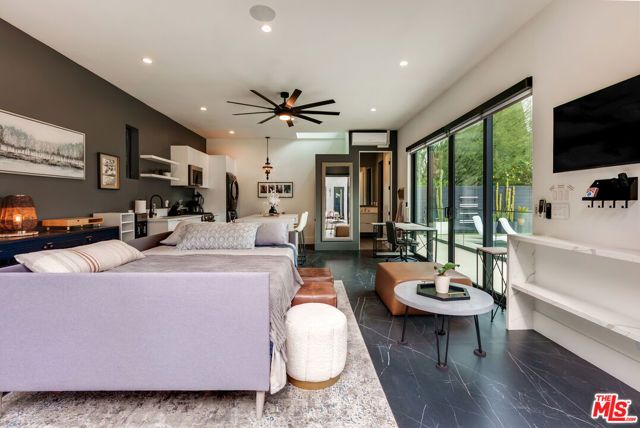 18589 Linnet Street, Tarzana (los Angeles), CA 91356