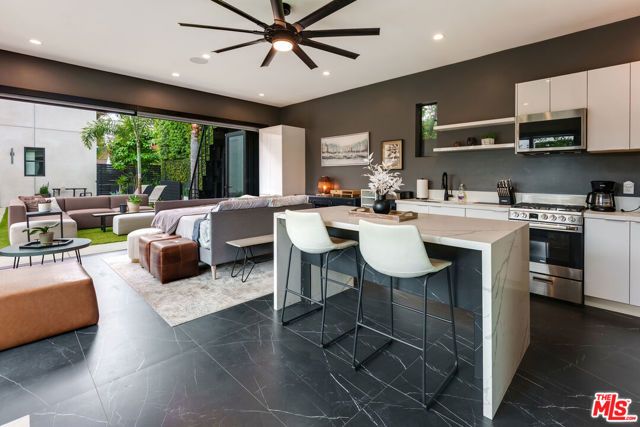 18589 Linnet Street, Tarzana (los Angeles), CA 91356